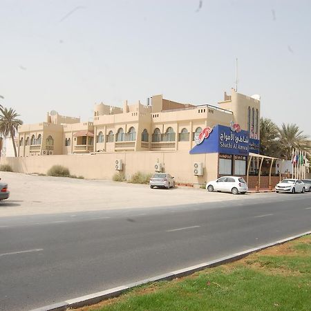 الشارقة Al Amwaj Hotel المظهر الخارجي الصورة