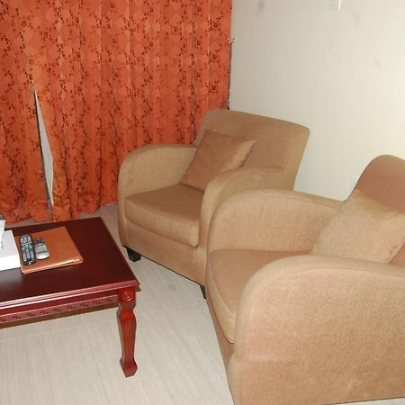 الشارقة Al Amwaj Hotel المظهر الخارجي الصورة