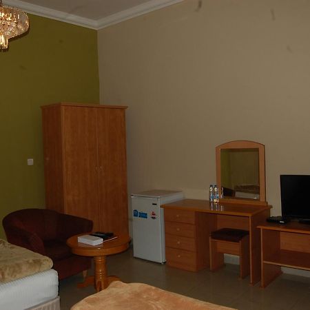 الشارقة Al Amwaj Hotel المظهر الخارجي الصورة