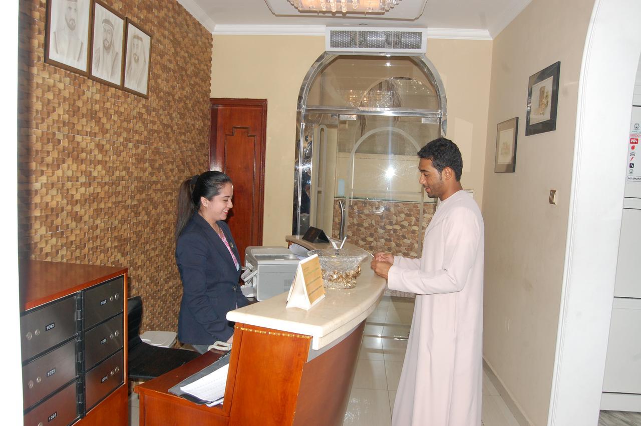 الشارقة Al Amwaj Hotel المظهر الخارجي الصورة