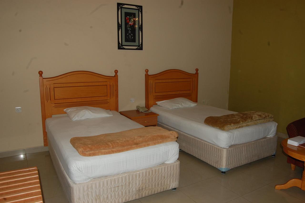 الشارقة Al Amwaj Hotel المظهر الخارجي الصورة