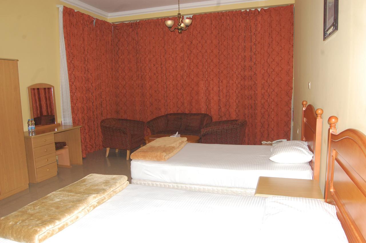 الشارقة Al Amwaj Hotel المظهر الخارجي الصورة