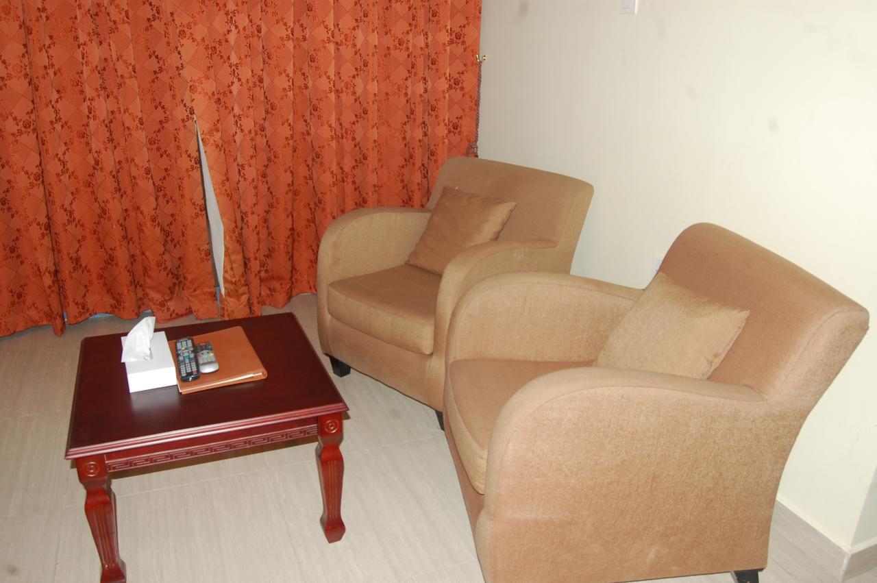 الشارقة Al Amwaj Hotel المظهر الخارجي الصورة