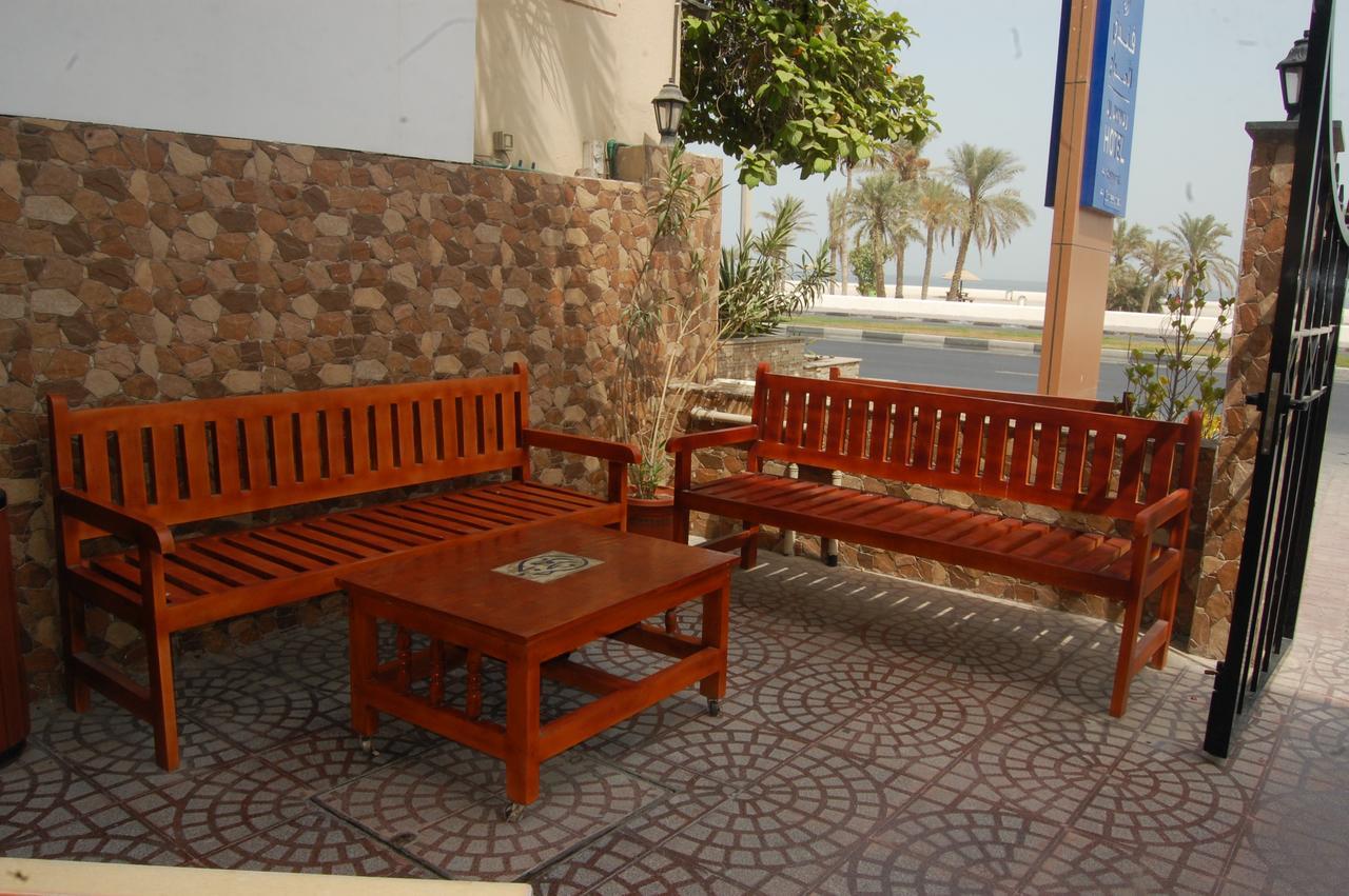الشارقة Al Amwaj Hotel المظهر الخارجي الصورة