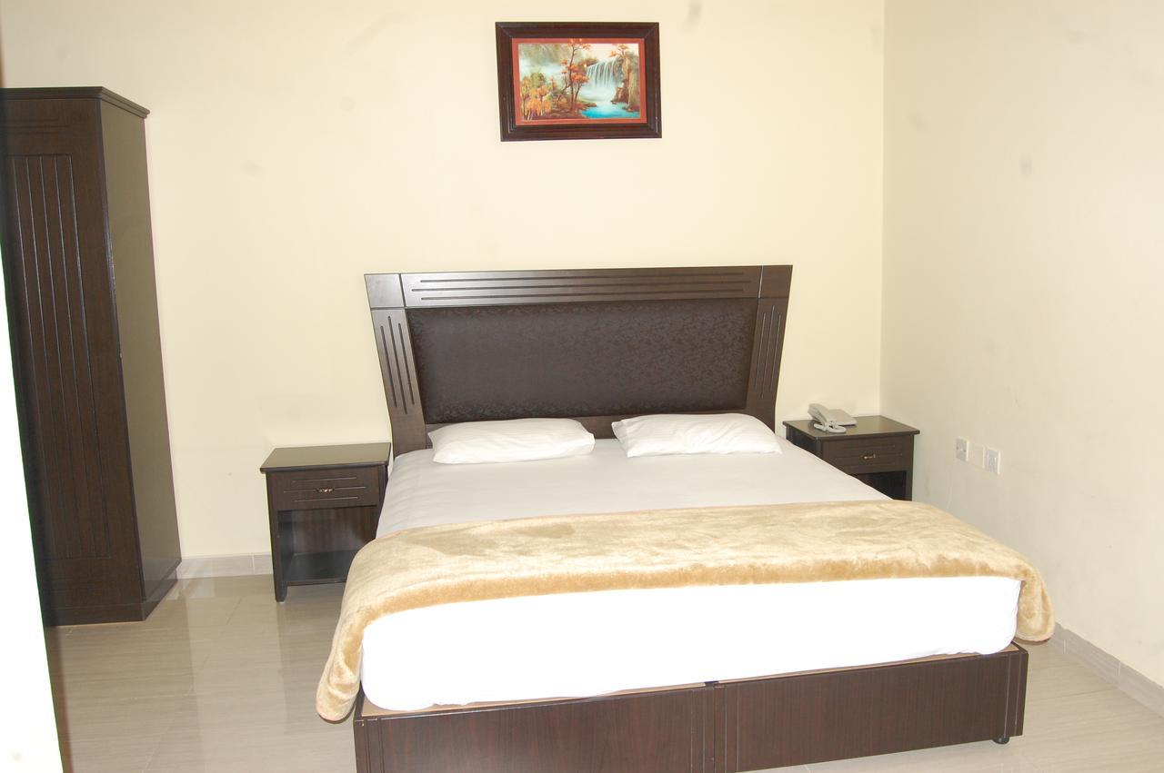 الشارقة Al Amwaj Hotel المظهر الخارجي الصورة