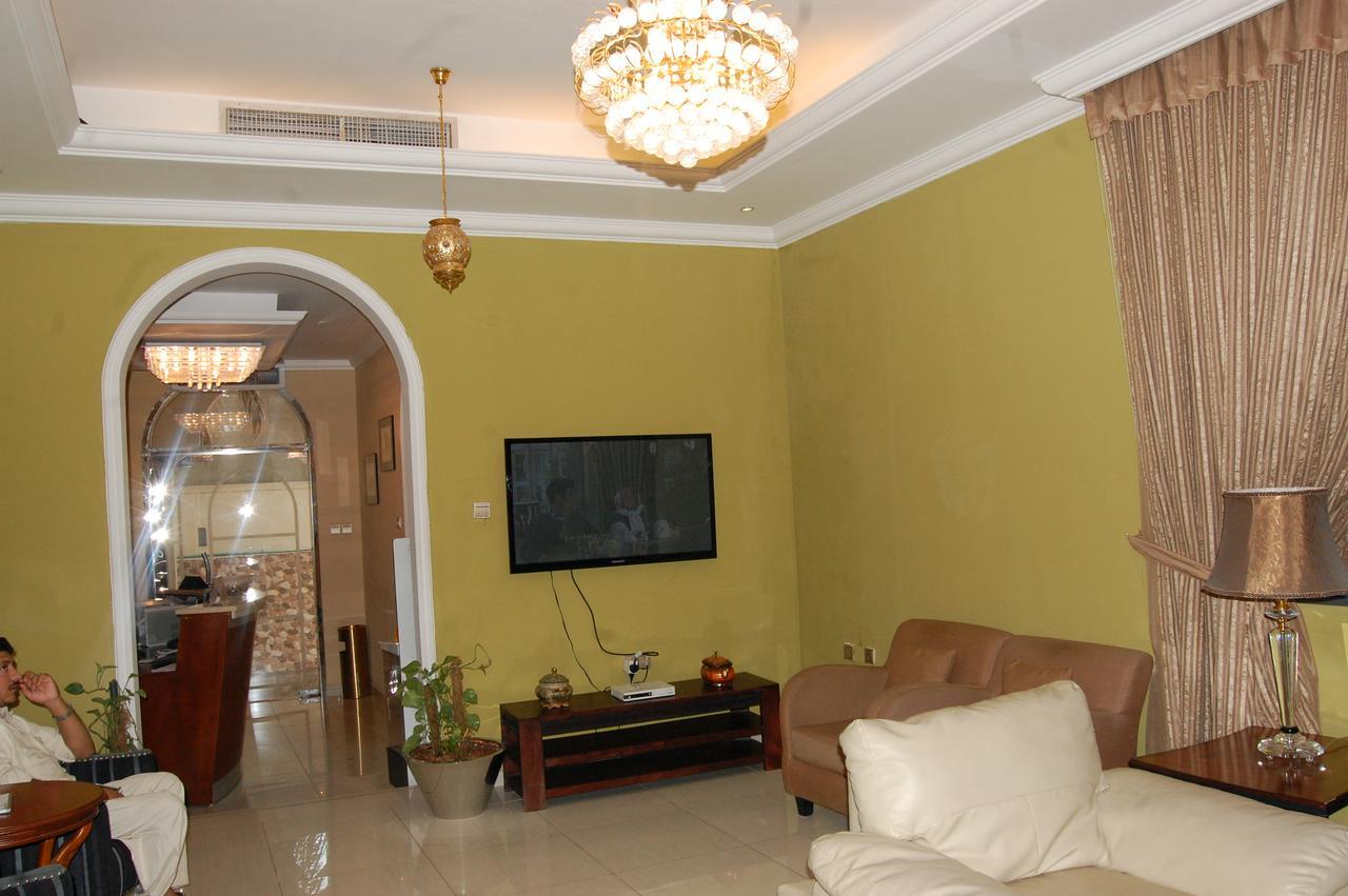 الشارقة Al Amwaj Hotel المظهر الخارجي الصورة