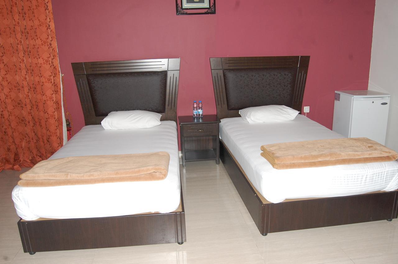 الشارقة Al Amwaj Hotel المظهر الخارجي الصورة