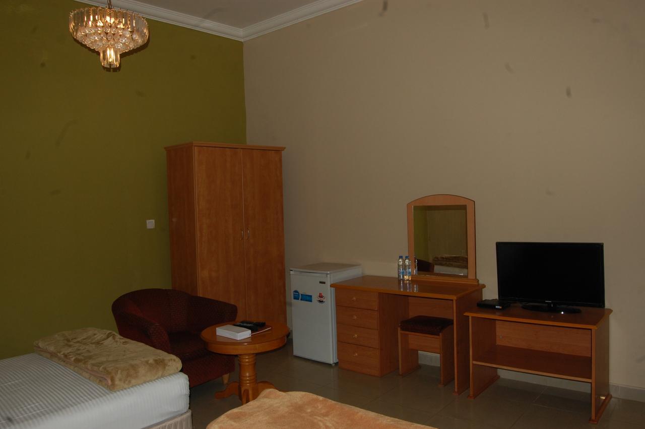 الشارقة Al Amwaj Hotel المظهر الخارجي الصورة