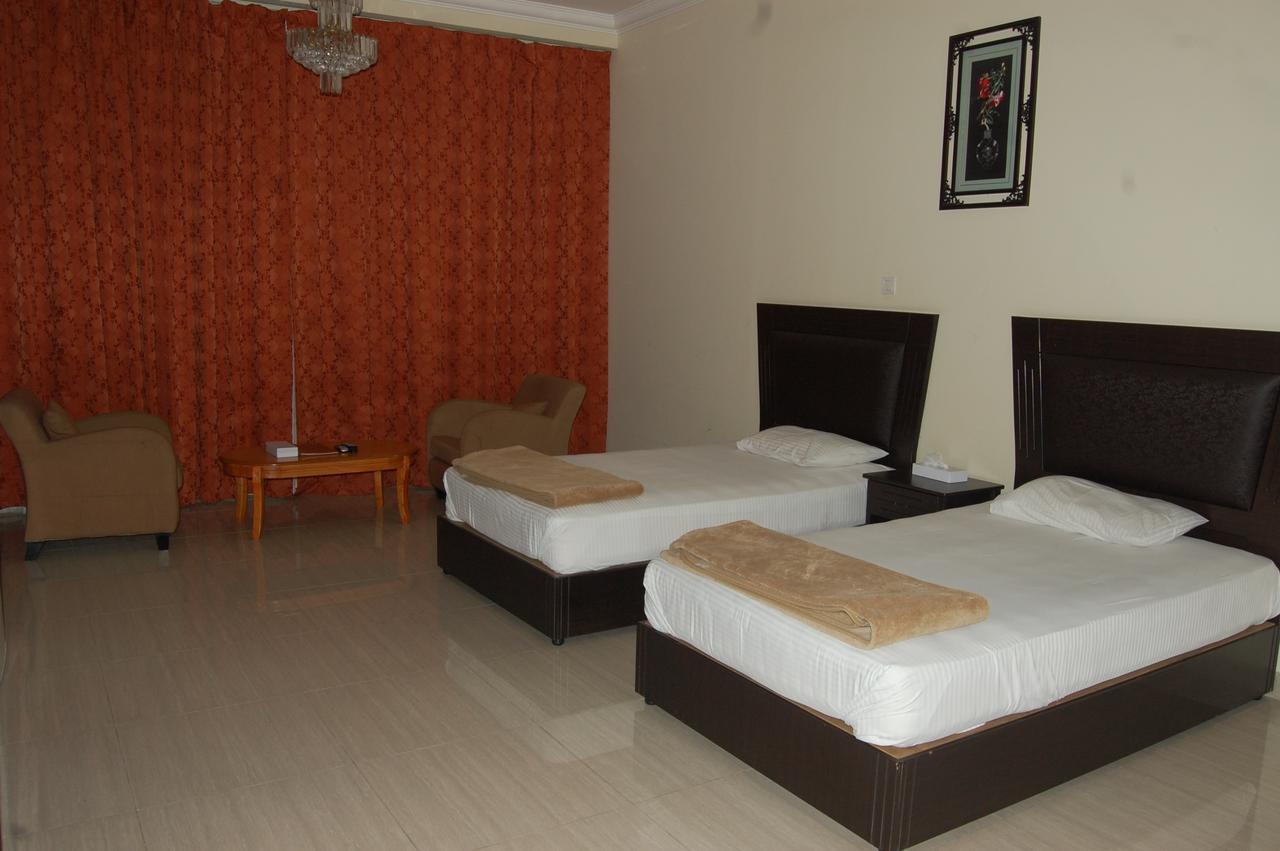 الشارقة Al Amwaj Hotel المظهر الخارجي الصورة