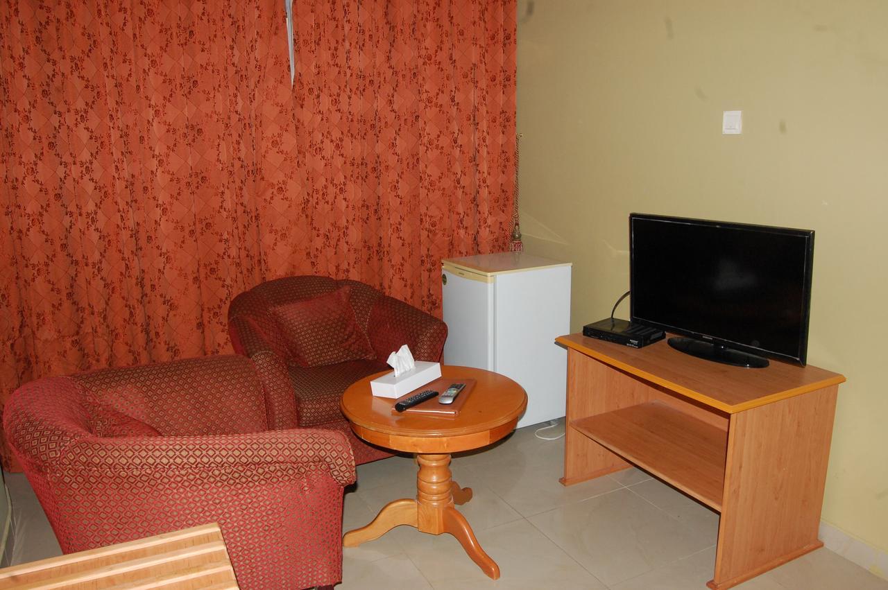 الشارقة Al Amwaj Hotel المظهر الخارجي الصورة