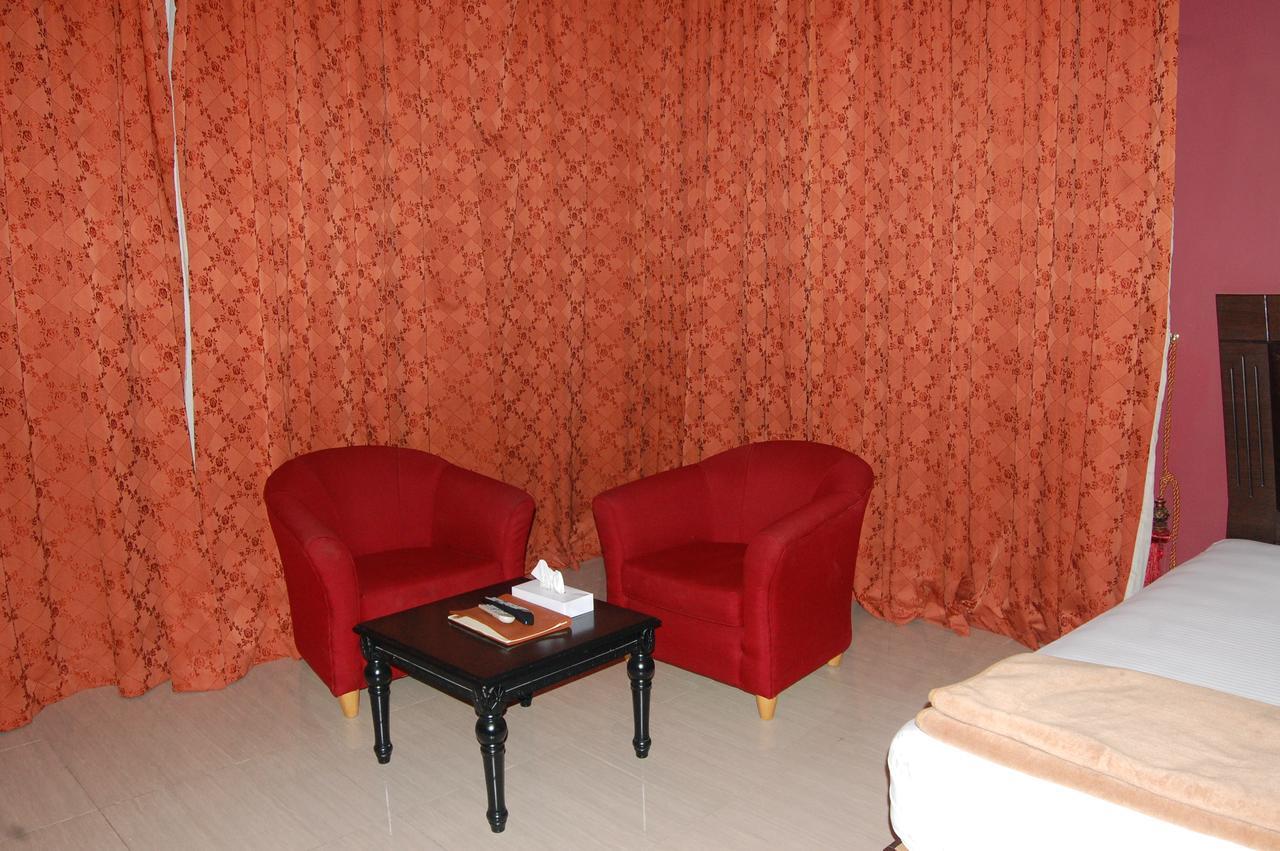 الشارقة Al Amwaj Hotel المظهر الخارجي الصورة